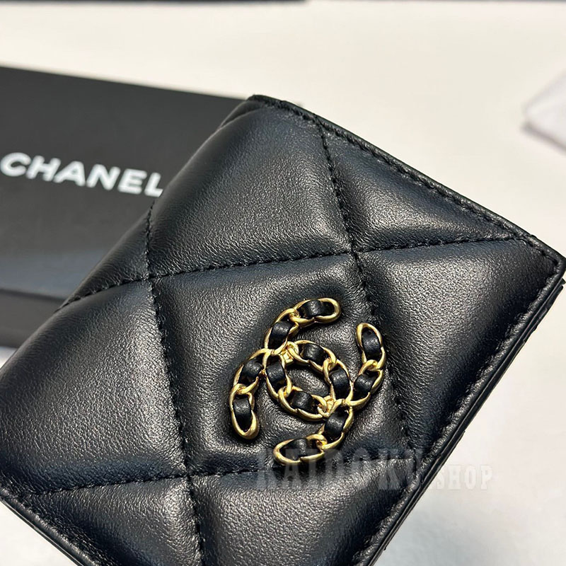 シャネル CHANEL 19 三つ折りコンパクトウォレット 折財布 レディース