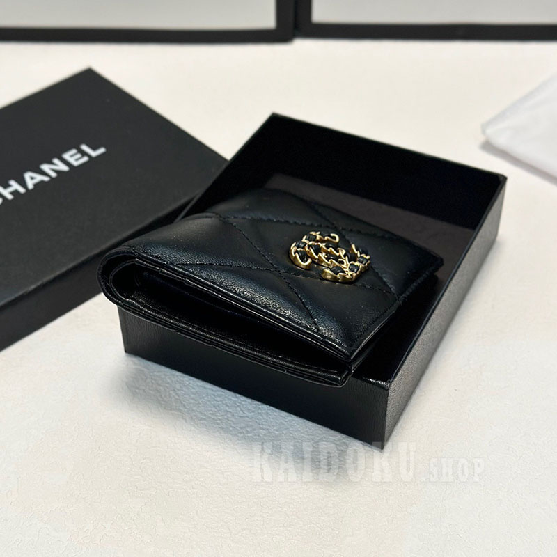 シャネル CHANEL 19 三つ折りコンパクトウォレット 折財布 レディース
