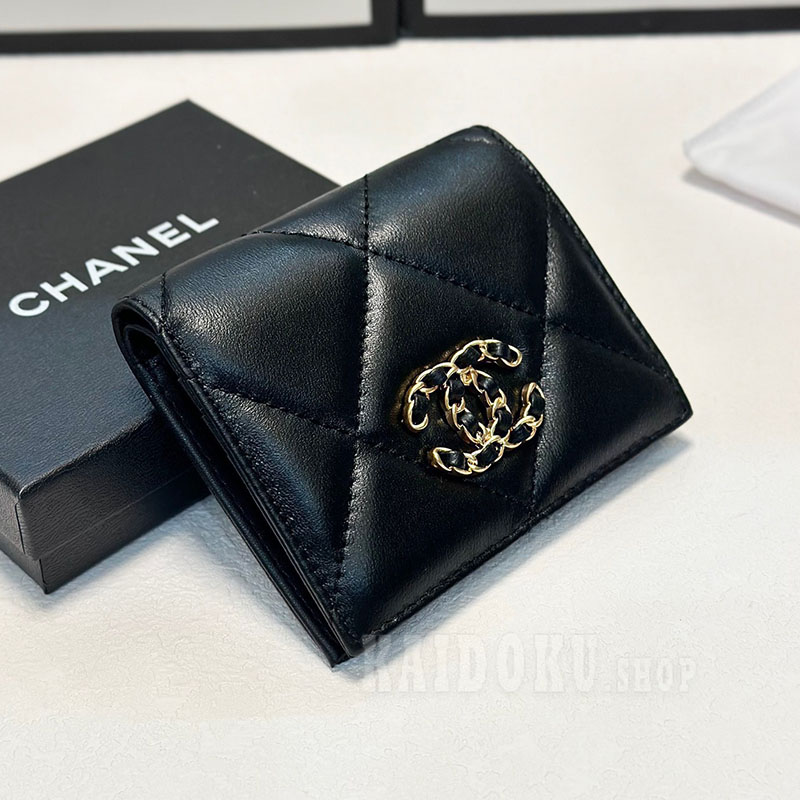 シャネル CHANEL 19 三つ折りコンパクトウォレット 折財布 レディース