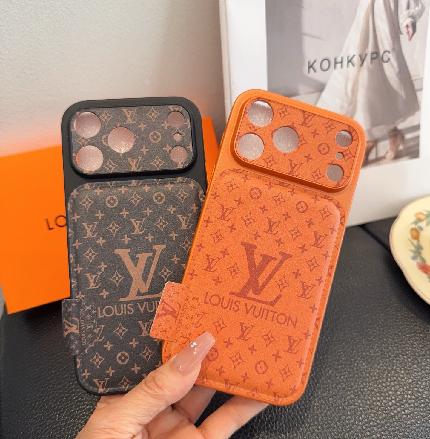 ルイヴィトン LOUIS VUITTON  iPhone携帯ケース スマホケース エンボス加工 グリッター レディース