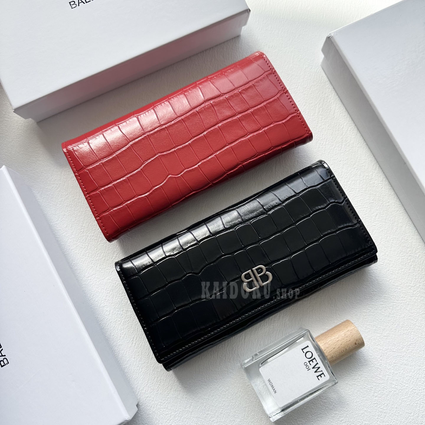 バレンシアガ BALENCIAGA オイルワックス牛革 B ロゴ長財布 レディース