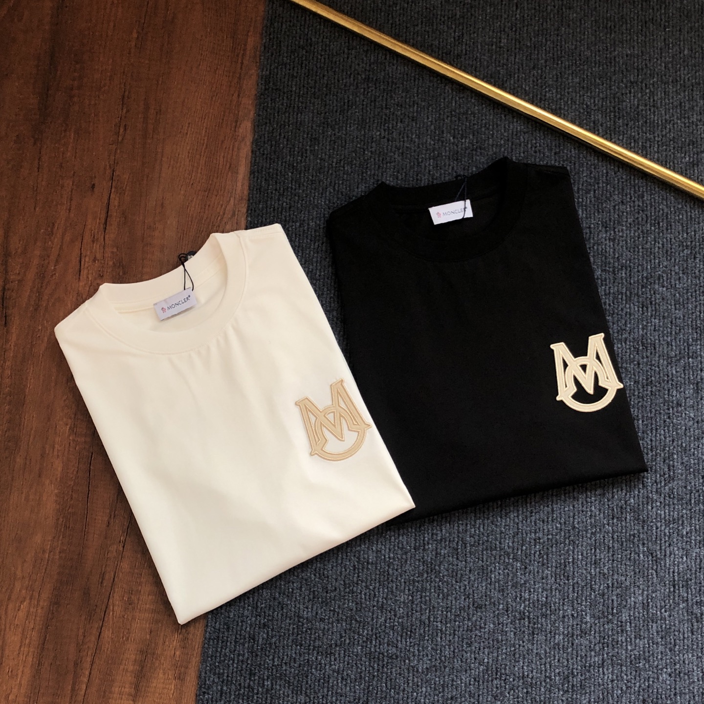 モンクレール MONCLER Tシャツ 刺繍ロゴ 2色メンズ