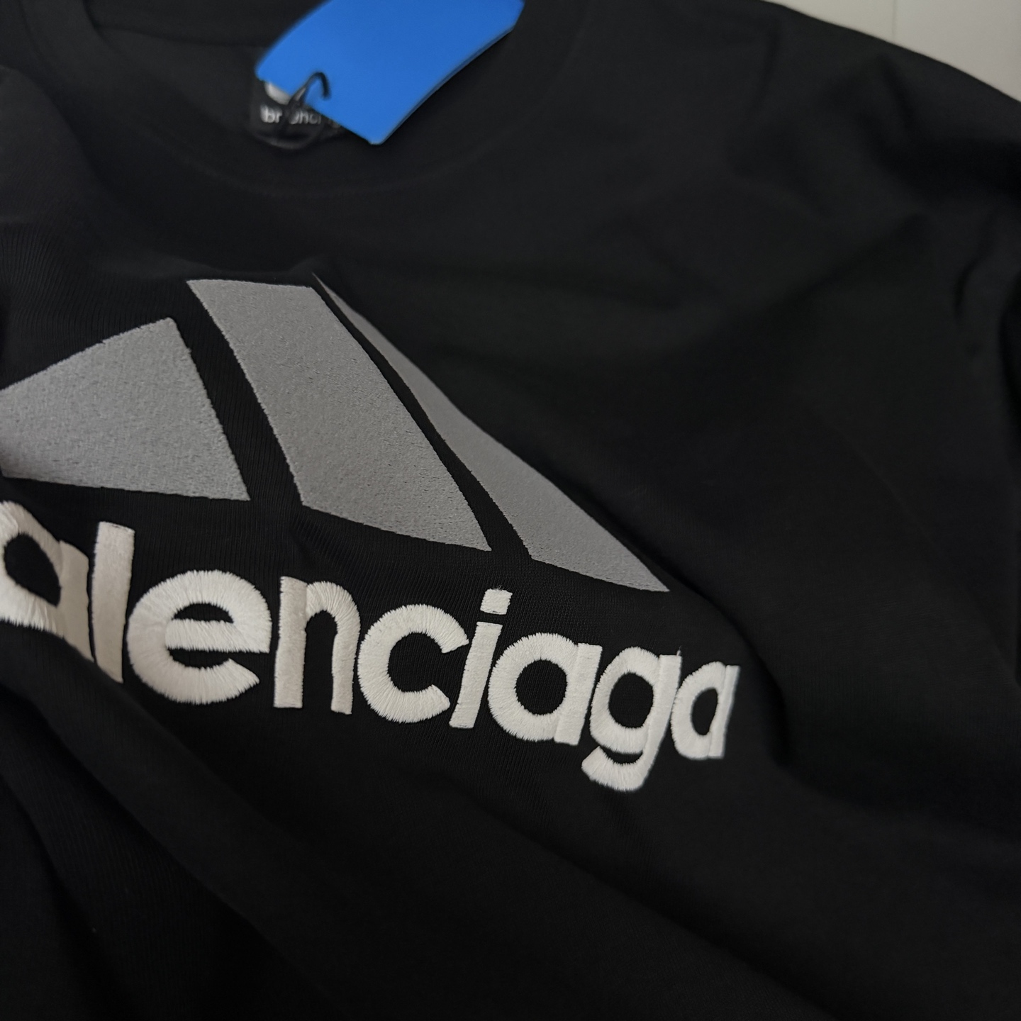 バレンシアガ BALENCIAGA × adidas® 2026新作 コラボ フェイクレイヤード クルーネックスウェット メンズ