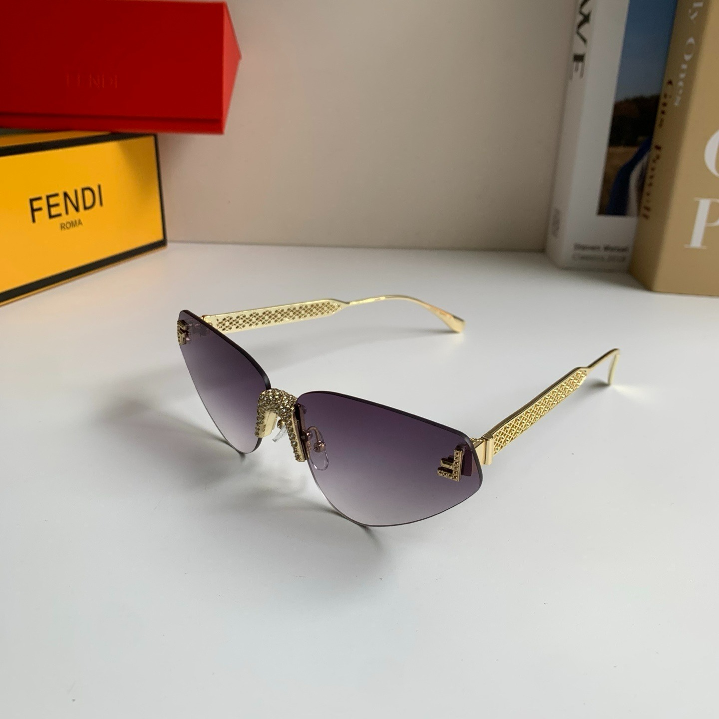 フェンディ FENDI リムレス キャットアイサングラス レディース