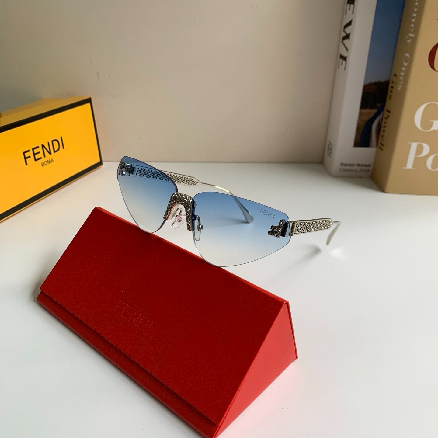 フェンディ FENDI リムレス キャットアイサングラス レディース