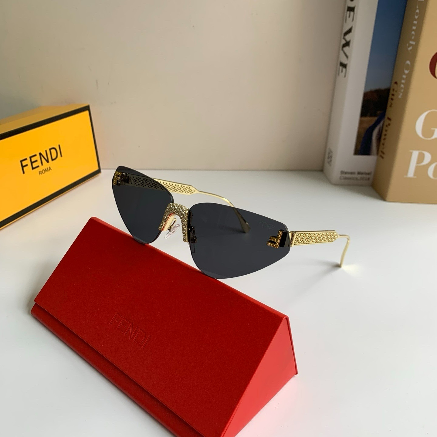 フェンディ FENDI リムレス キャットアイサングラス レディース