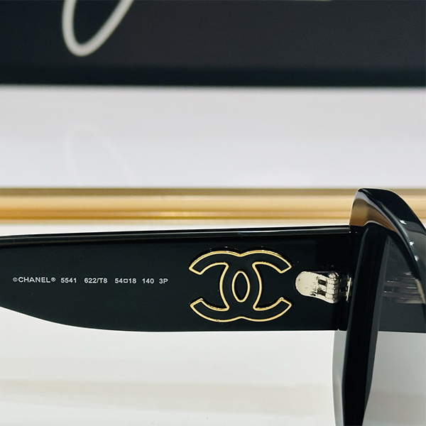 シャネル（CHANEL）クラシックなスクエアデザイン サングラス レディース