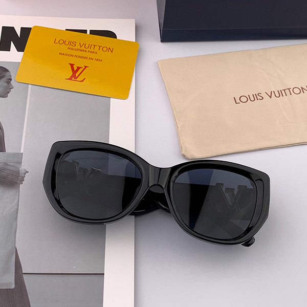 ルイ・ヴィトン（LOUIS VUITTON）クラシックなスクエアデザイン サングラス レディース ＆ メンズ