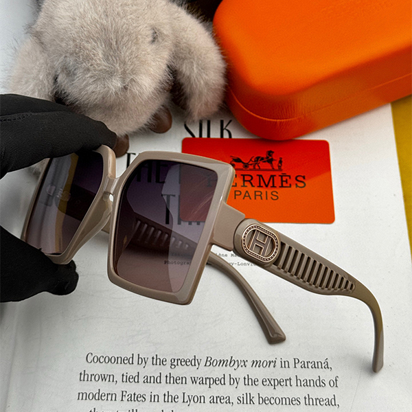 エルメス（HERMES）クラシックなスクエアデザイン サングラス レディース ＆ メンズ