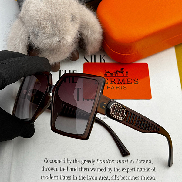 エルメス（HERMES）クラシックなスクエアデザイン サングラス レディース ＆ メンズ