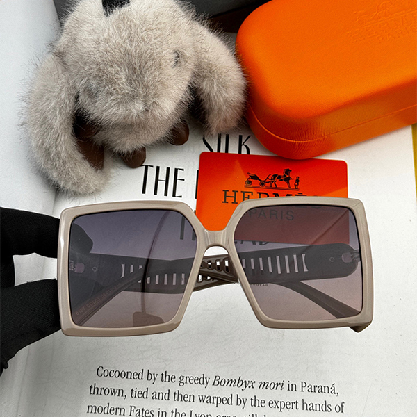 エルメス（HERMES）クラシックなスクエアデザイン サングラス レディース ＆ メンズ