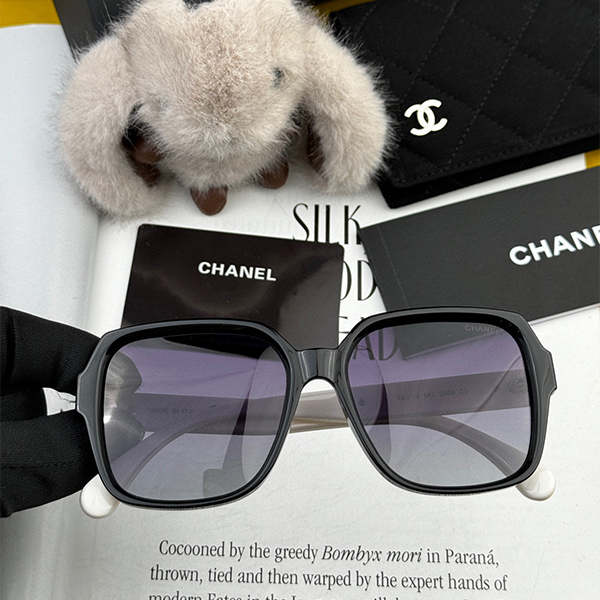 シャネル（CHANEL）クラシックなスクエアデザイン サングラス レディース&メンズ