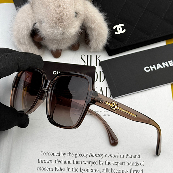 シャネル（CHANEL）クラシックなスクエアデザイン サングラス レディース&メンズ