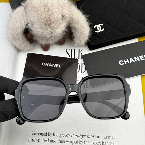 シャネル（CHANEL）クラシックなスクエアデザイン サングラス レディース&メンズ