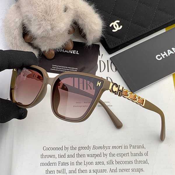シャネル（CHANEL）クラシックなスクエアデザイン サングラス レディース&メンズ