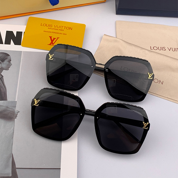 ルイ・ヴィトン（LOUIS VUITTON）クラシックなスクエアデザイン サングラス レディース ＆ メンズ
