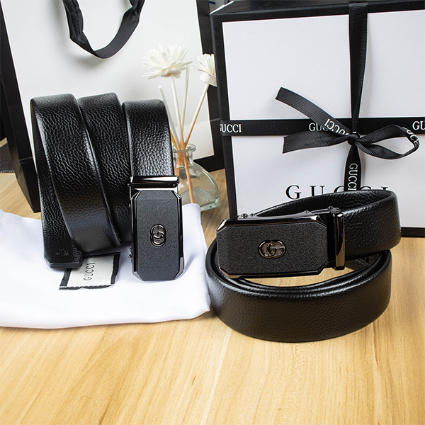 Gucci グッチ 牛革 ベルト 35MM 穴なし オートロック式 サイズ調整可能 メンズ