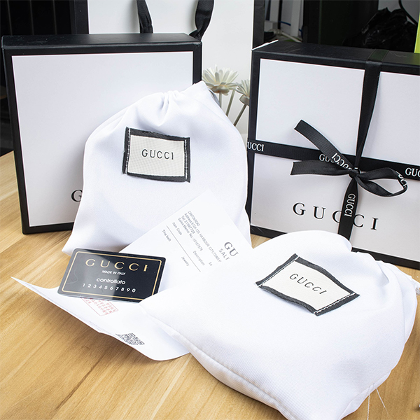 Gucci グッチ 牛革 ベルト 35MM 穴なし オートロック式 サイズ調整可能 メンズ