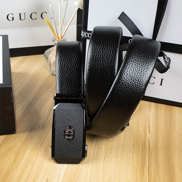 Gucci グッチ 牛革 ベルト 35MM 穴なし オートロック式 サイズ調整可能 メンズ