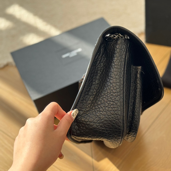 SAINT LAURENT サンローランエンベロープ ショルダーバッグ