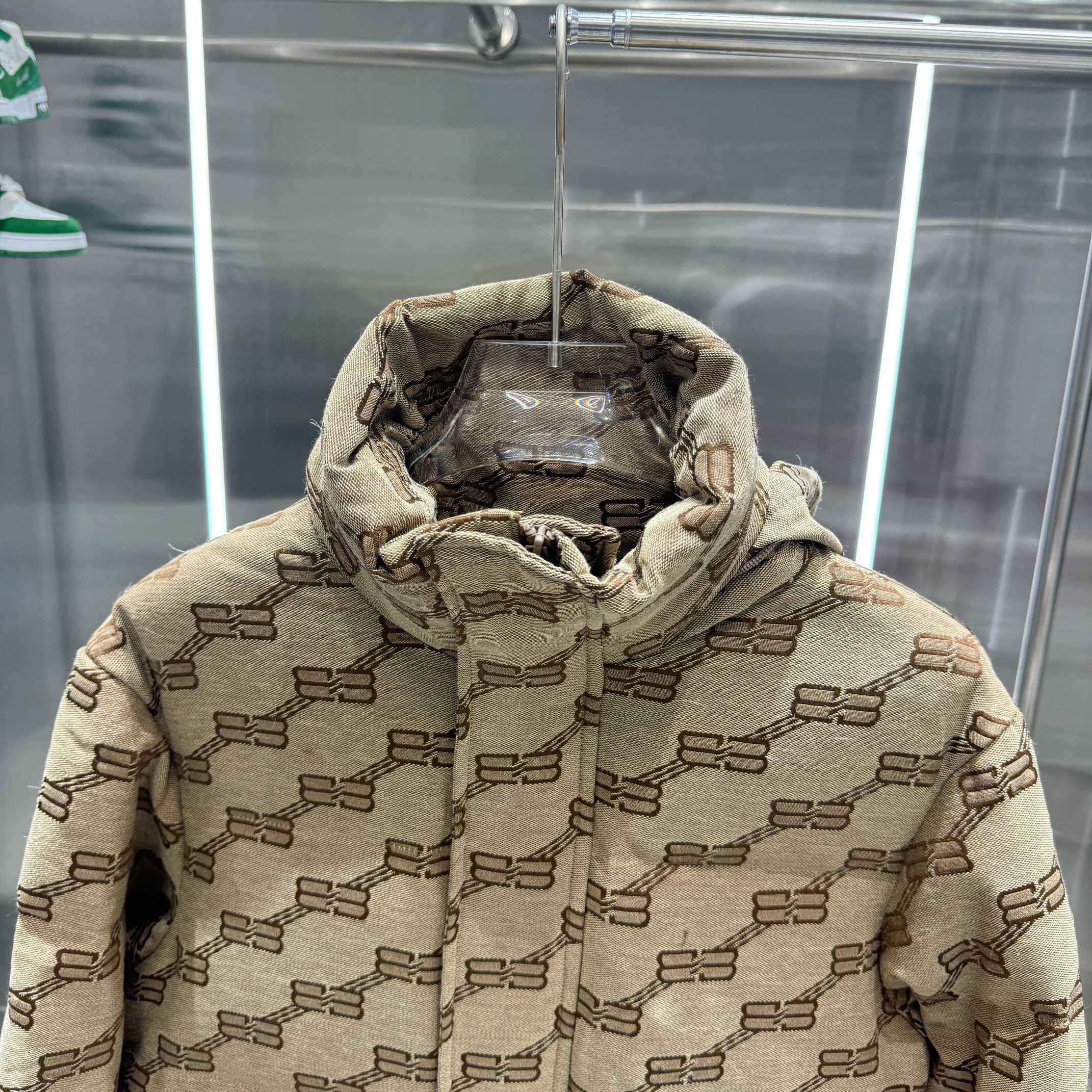 バレンシアガ  Balenciaga ダウンジャケット コート メンズ