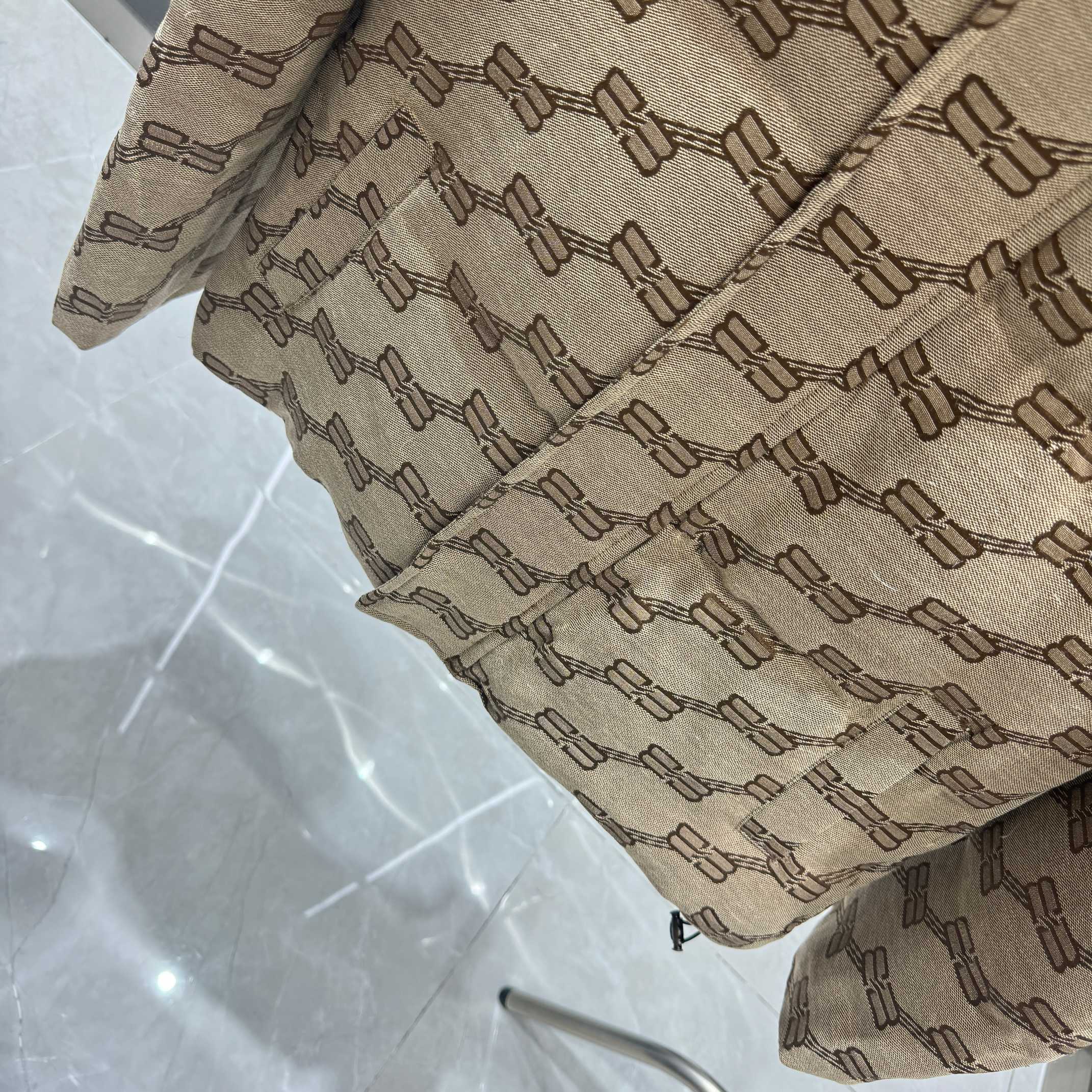 バレンシアガ  Balenciaga ダウンジャケット コート メンズ