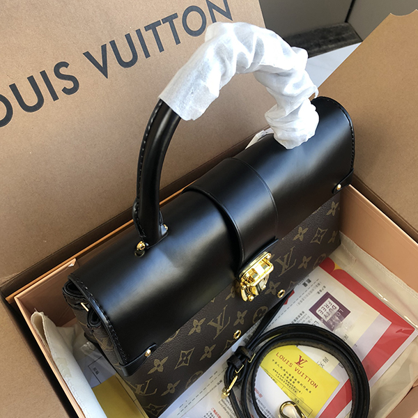 LOUIS VUITTON（ルイヴィトン）ショルダーバック レディース