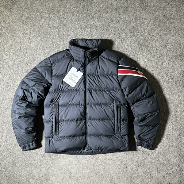 モンクレール MonclerFW24 ダウンコート ダウンジャケット 黒 白 アウター  レディース メンズ