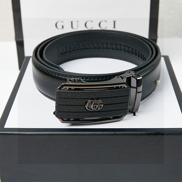 GUCCI グッチ 牛革 ベルト 40MM 穴なし オートロック式 サイズ調整可能 メンズ