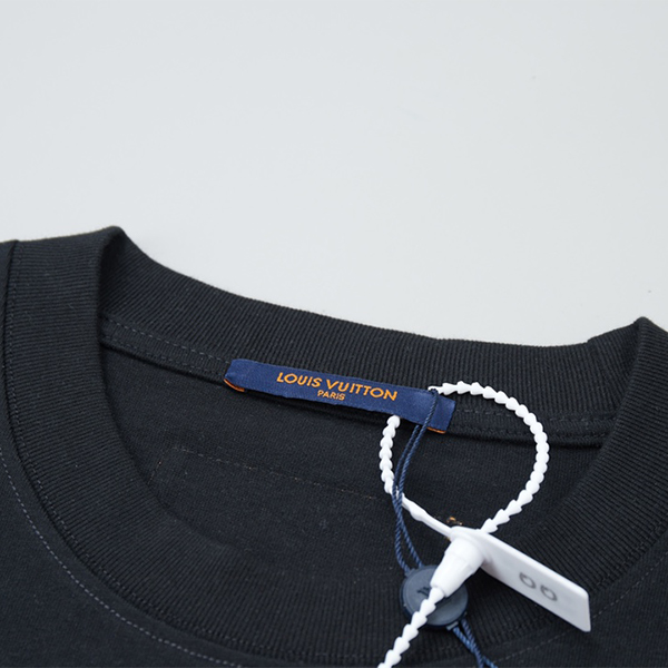 ルイ・ヴィトン（LOUIS VUITTON）スパンコールロゴ Tシャツ 半袖 メンズ & レディース