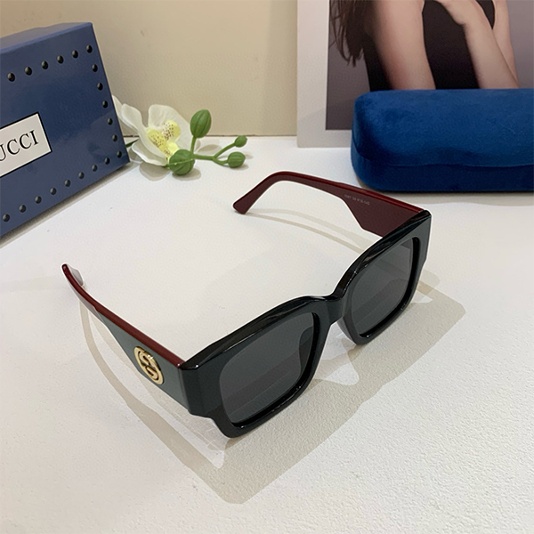 グッチ GUCCI クラシックなスクエアデザイン サングラス レディース & レディース