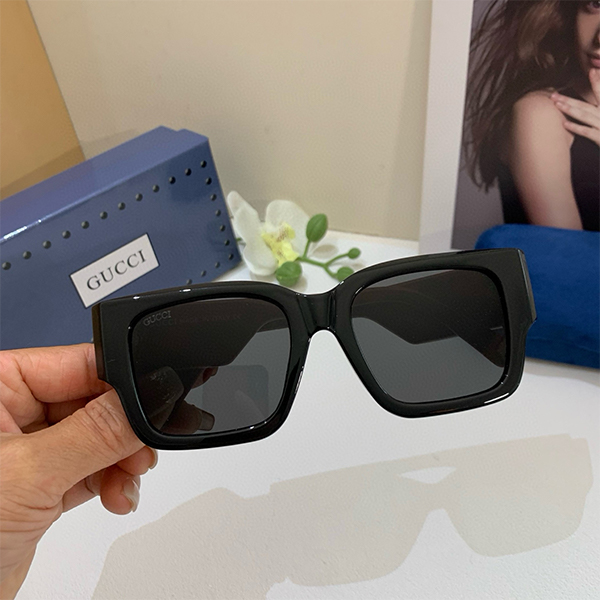 グッチ GUCCI クラシックなスクエアデザイン サングラス レディース & レディース