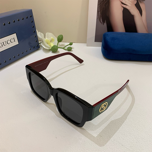 グッチ GUCCI クラシックなスクエアデザイン サングラス レディース & レディース