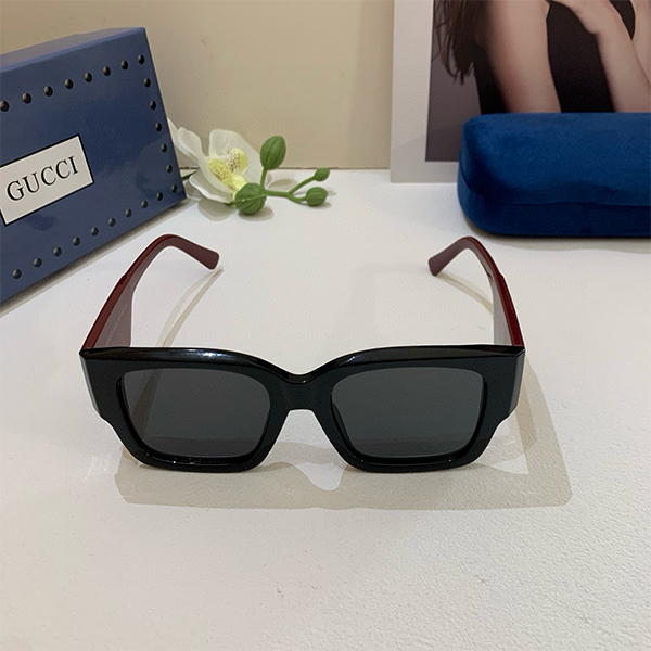 グッチ GUCCI クラシックなスクエアデザイン サングラス レディース & レディース