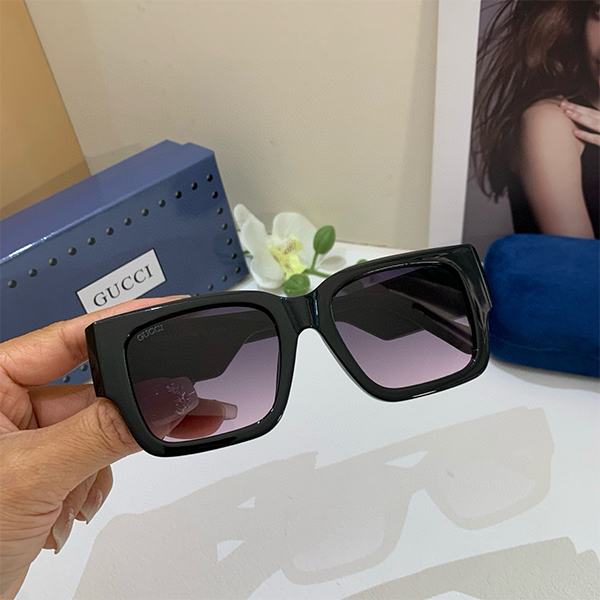 グッチ GUCCI クラシックなスクエアデザイン サングラス レディース & レディース