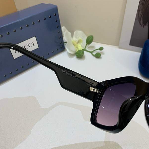 グッチ GUCCI クラシックなスクエアデザイン サングラス レディース & レディース