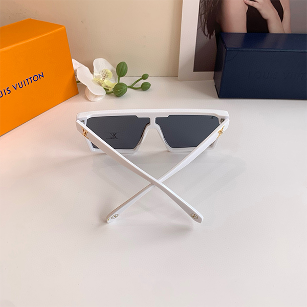ルイ・ヴィトン（LOUIS VUITTON）クラシックなスクエアデザイン サングラス レディース ＆ メンズ