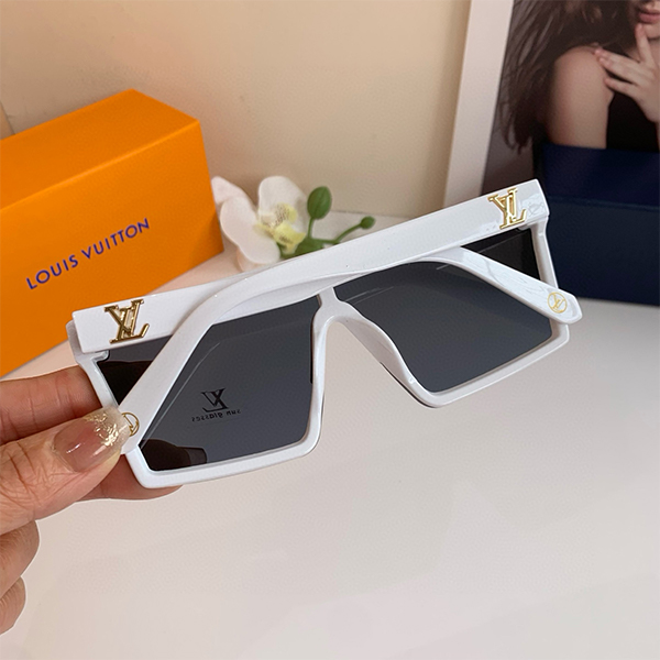 ルイ・ヴィトン（LOUIS VUITTON）クラシックなスクエアデザイン サングラス レディース ＆ メンズ