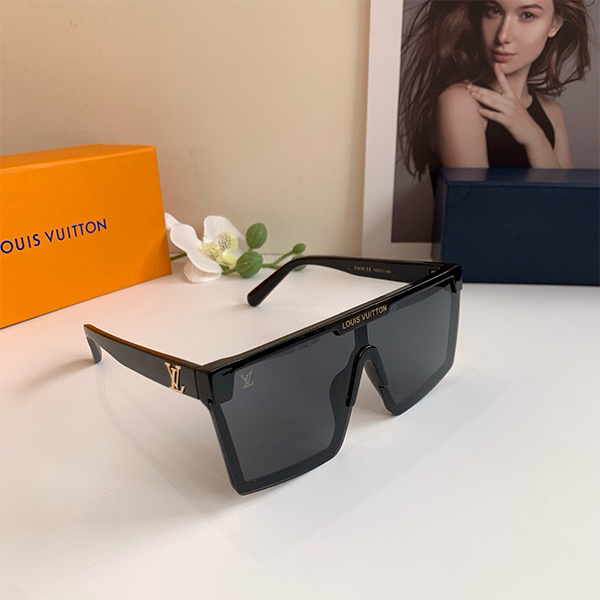 ルイ・ヴィトン（LOUIS VUITTON）クラシックなスクエアデザイン サングラス レディース ＆ メンズ