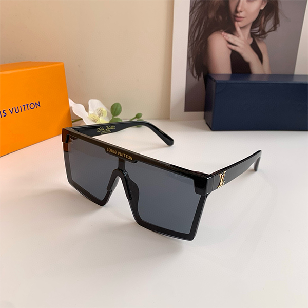 ルイ・ヴィトン（LOUIS VUITTON）クラシックなスクエアデザイン サングラス レディース ＆ メンズ