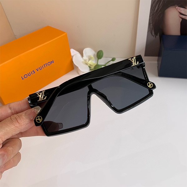 ルイ・ヴィトン（LOUIS VUITTON）クラシックなスクエアデザイン サングラス レディース ＆ メンズ