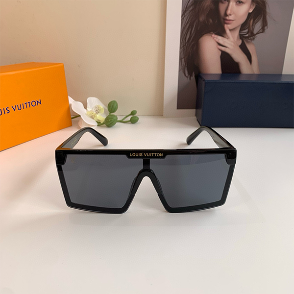 ルイ・ヴィトン（LOUIS VUITTON）クラシックなスクエアデザイン サングラス レディース ＆ メンズ