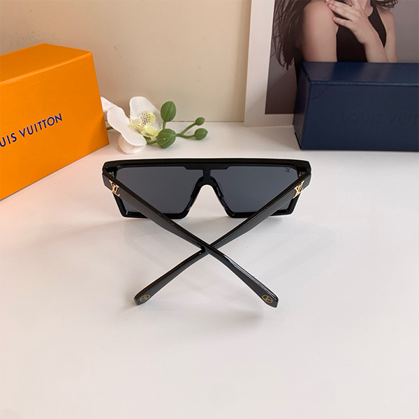 ルイ・ヴィトン（LOUIS VUITTON）クラシックなスクエアデザイン サングラス レディース ＆ メンズ