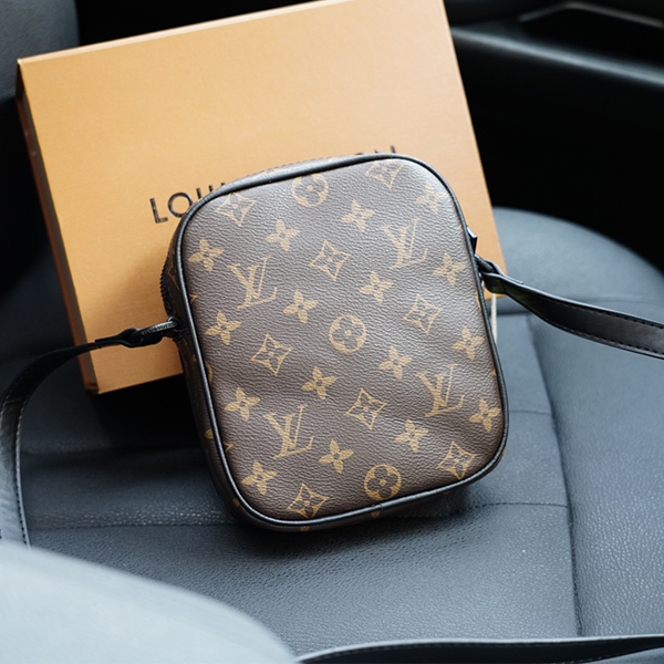 LOUIS VUITTON ルイヴィトン クロスボディバッグ ショルダーバッグ メンズ