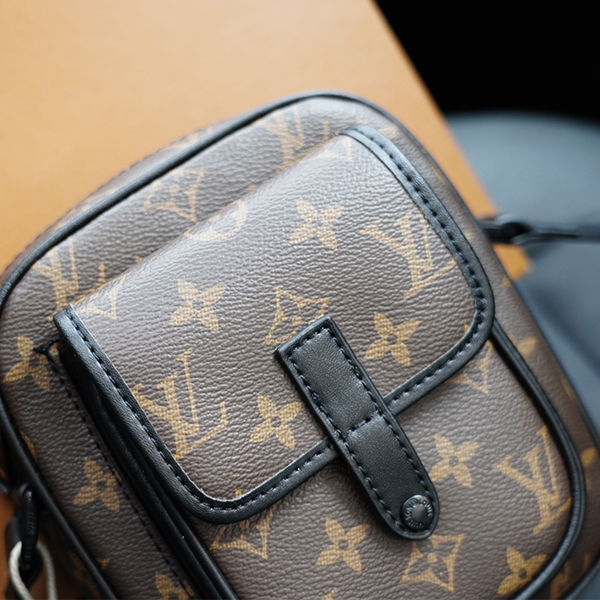 LOUIS VUITTON ルイヴィトン クロスボディバッグ ショルダーバッグ メンズ