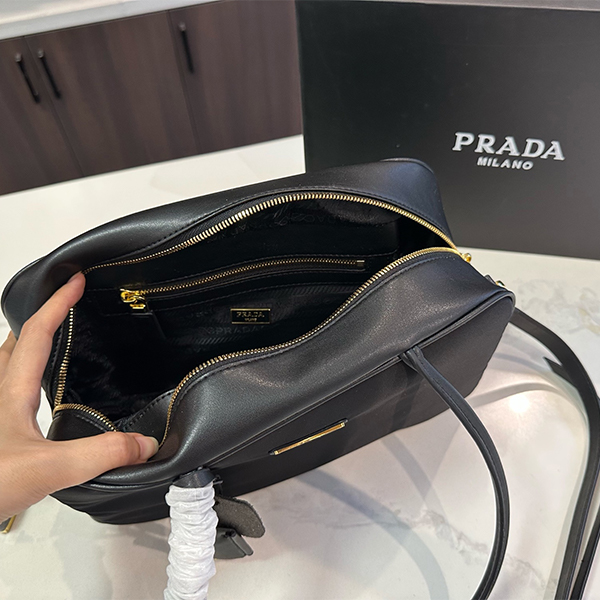 プラダ（ PRADA）アンダーアーム クロスボディバッグ ショルダーバッグ レディース