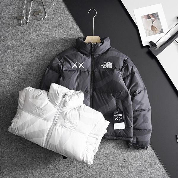 ザノースフェイス（THE NORTH FACE ）✖️Kaws ダウンコート ダウンジャケット 厚手 ジャケット コート メンズ レディース