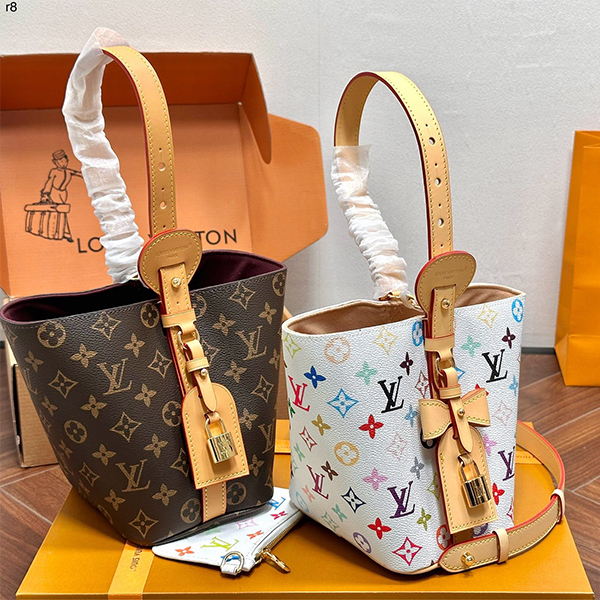 コンパクトで使いやすい♪【LOUISVUITTON】ショルダーバッグ コンパクトで使いやすい♪【LOUISVUITTON】ショルダーバッグ
