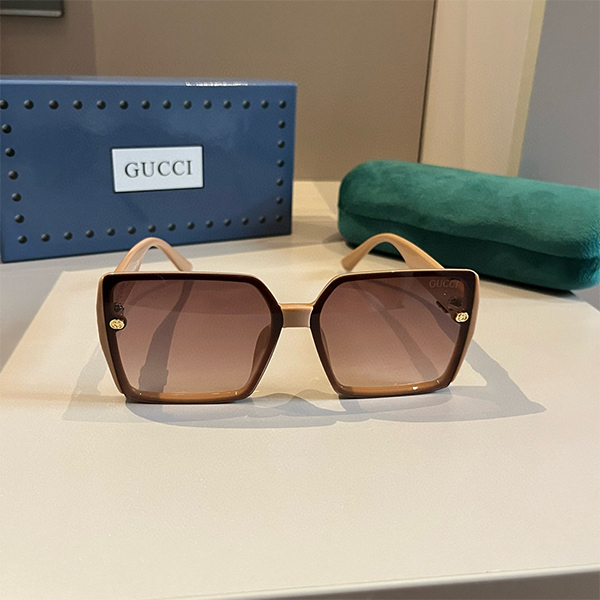 GUCCIサングラス　クラシックデザイン グッチ GUCCI クラシックなスクエアデザイン サングラス レディース