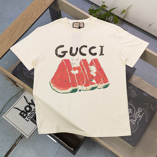グッチ GUCCI 猫がスイカを食べる柄 Tシャツ 半袖 レディース メンズ